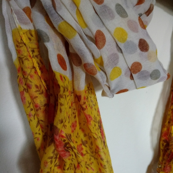 Scarf - Picture 2 of 4